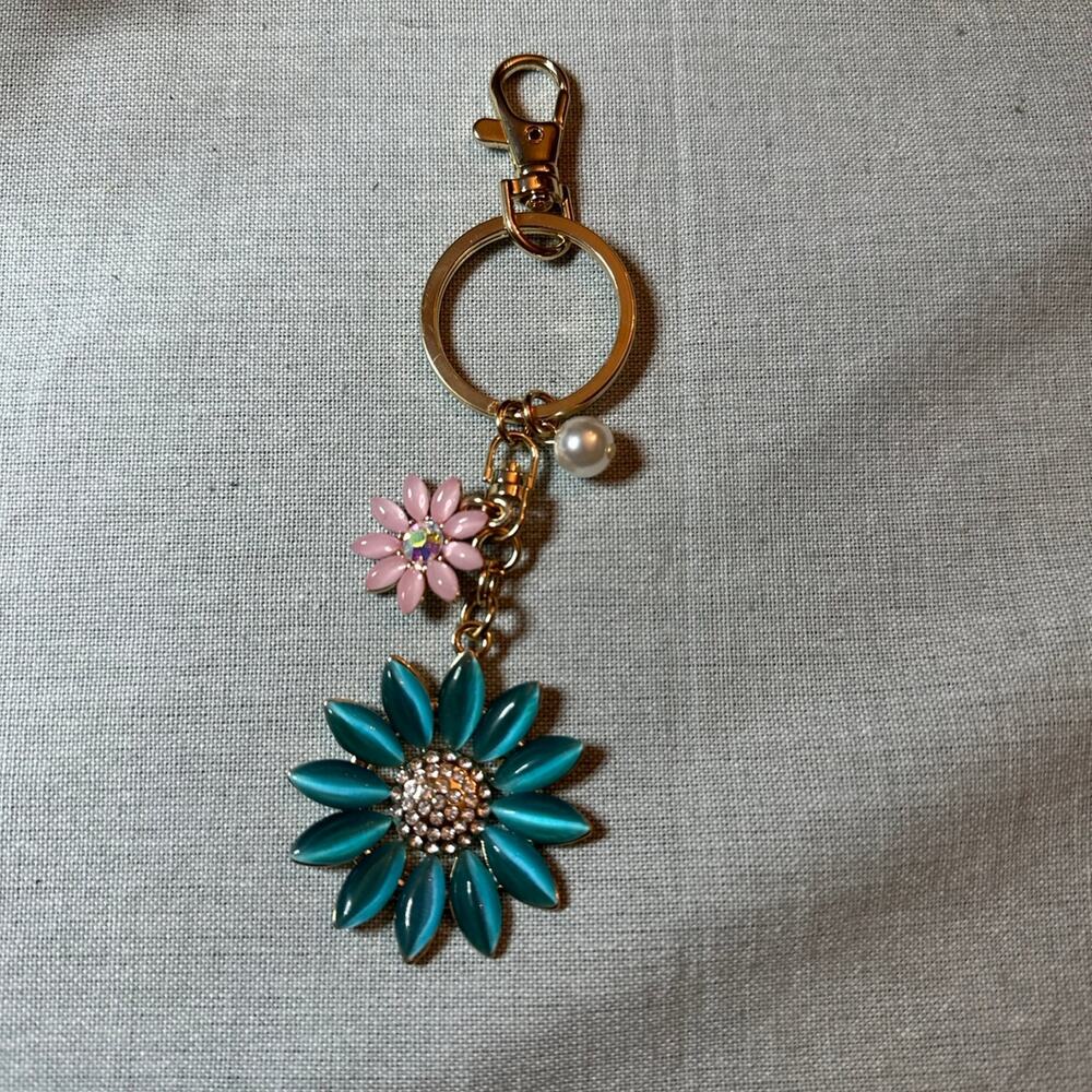 Bead Landing Flower Keychain